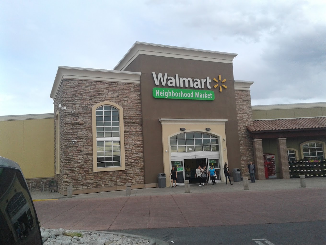 Neighborhood Market Shopping | Supermarket
